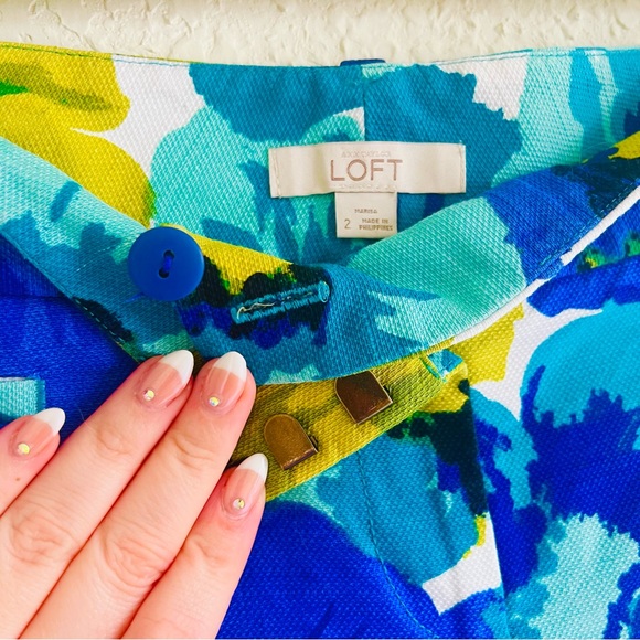 LOFT Floral Motif Linen Shorts - Picture 2 of 5